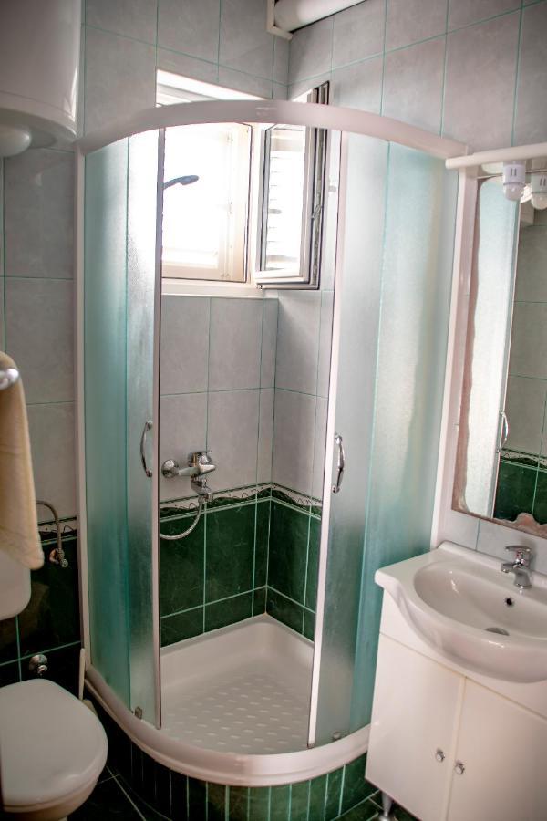 Apartman Lile By The Sea, Zavode *