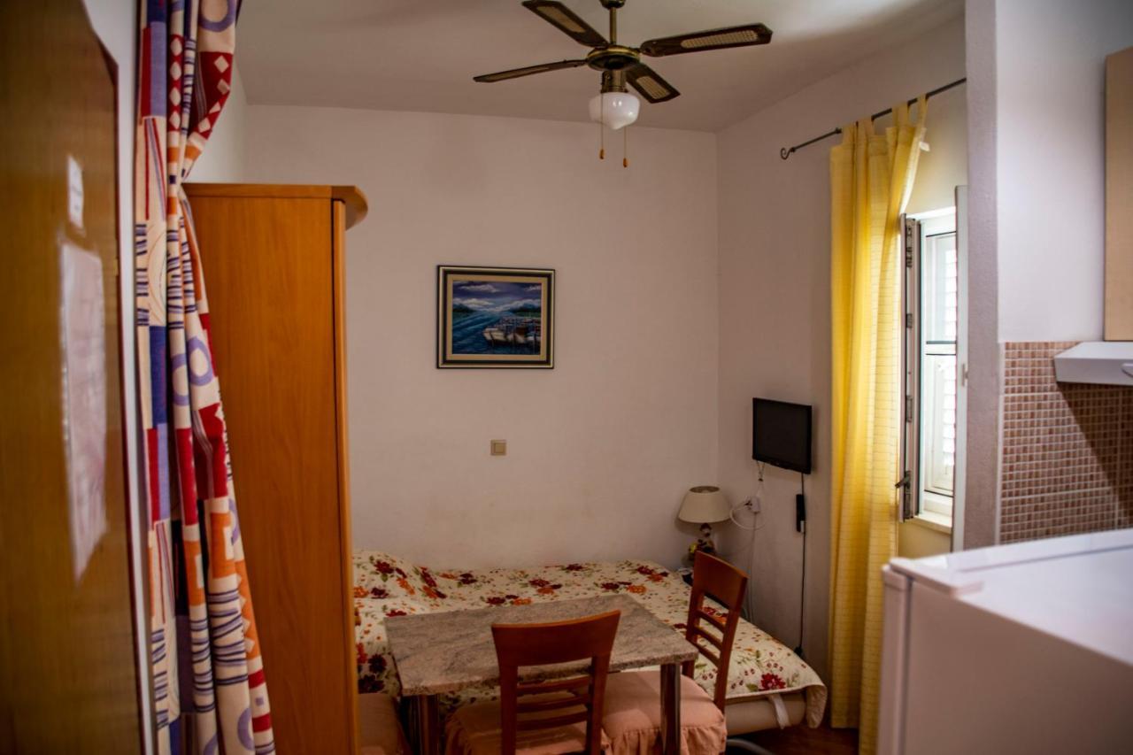 Lile By The Sea, Zavode Apartment *