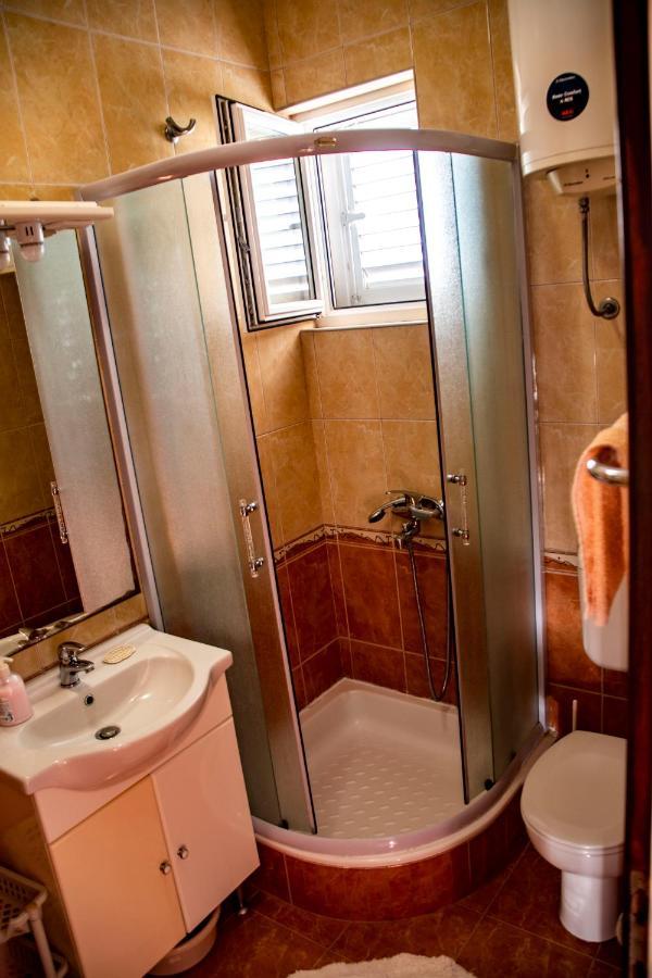 Lile By The Sea, Zavode Apartment